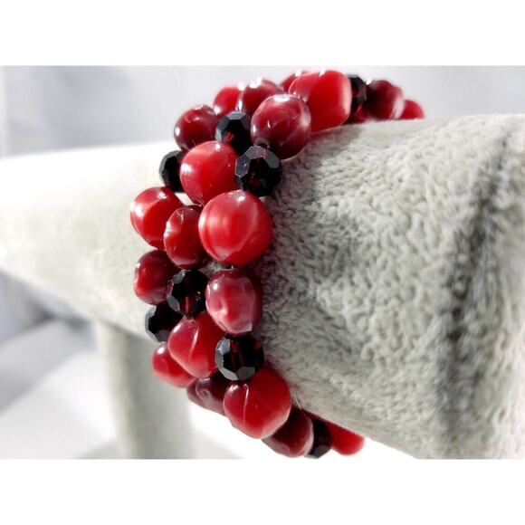 Vintage Red Lucite Moonglow Memory Wire Bracelet 3 Row Retro Jewelry - Picture 4 of 10